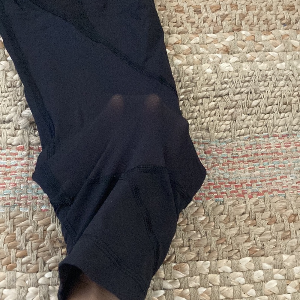 Lulu lemon black leggings in great condition size 8 - Picture 5 of 8